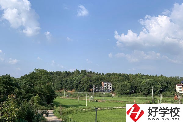 南縣職業(yè)中等專業(yè)學校怎么樣？值得報考嗎？