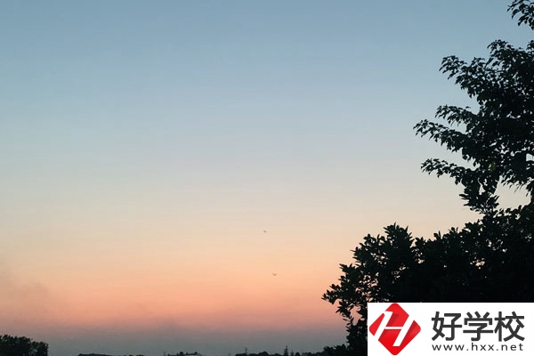 湖南有可以學(xué)口腔醫(yī)學(xué)的中專學(xué)校嗎？要求有哪些？