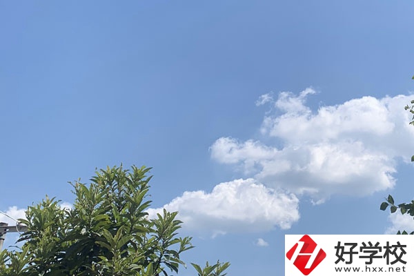 永州湘南職業(yè)技術(shù)學(xué)校環(huán)境以及食堂環(huán)境怎么樣？