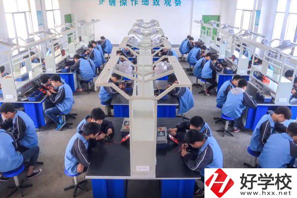 長(zhǎng)沙學(xué)服裝設(shè)計(jì)可以去哪些中職？專業(yè)好就業(yè)嗎？