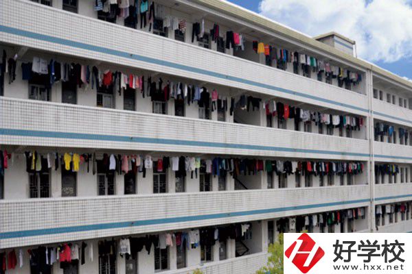桃江縣職業(yè)中專學(xué)校辦學(xué)條件怎么樣？