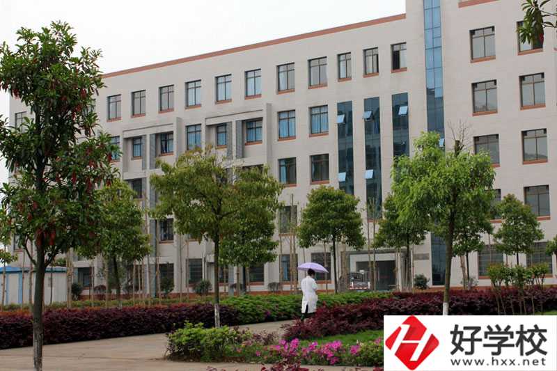 益陽醫(yī)學(xué)高等?？茖W(xué)校教學(xué)樓