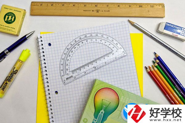 湘潭交通職業(yè)學校學費貴不貴，宿舍怎么樣？