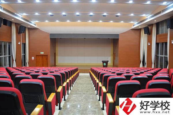 常德女子外語學(xué)校有哪些專業(yè)，就業(yè)前景如何？