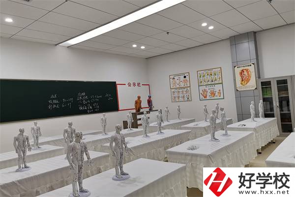 婁底衛(wèi)校招初中生嗎？學費貴嗎？