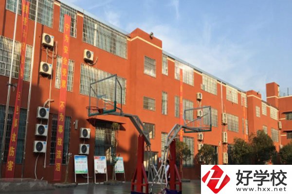 長沙市英藍中等職業(yè)學(xué)校怎么樣？收費標準如何？