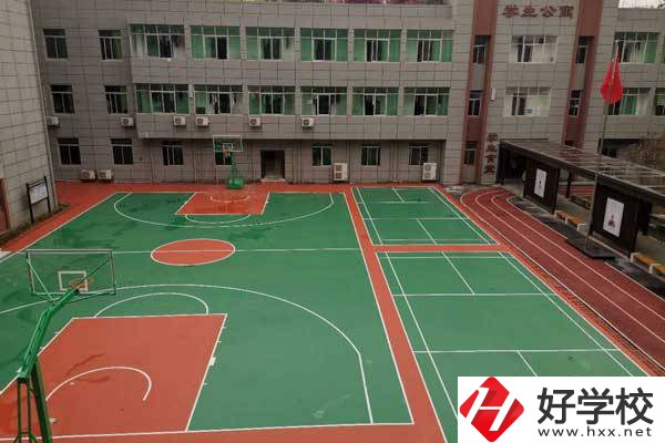 長(zhǎng)沙康明職業(yè)中專學(xué)校環(huán)境怎么樣？有哪些專業(yè)？