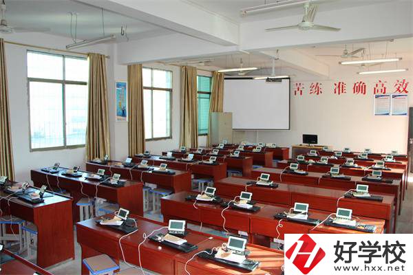 婁底市第一職業(yè)中學(xué)有五年制專業(yè)嗎？錄取要求高嗎？