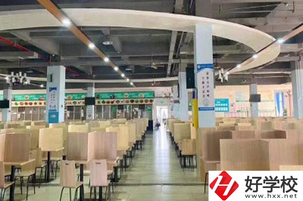 長(zhǎng)沙經(jīng)貿(mào)職業(yè)中專有哪些招生專業(yè)？學(xué)費(fèi)是多少？