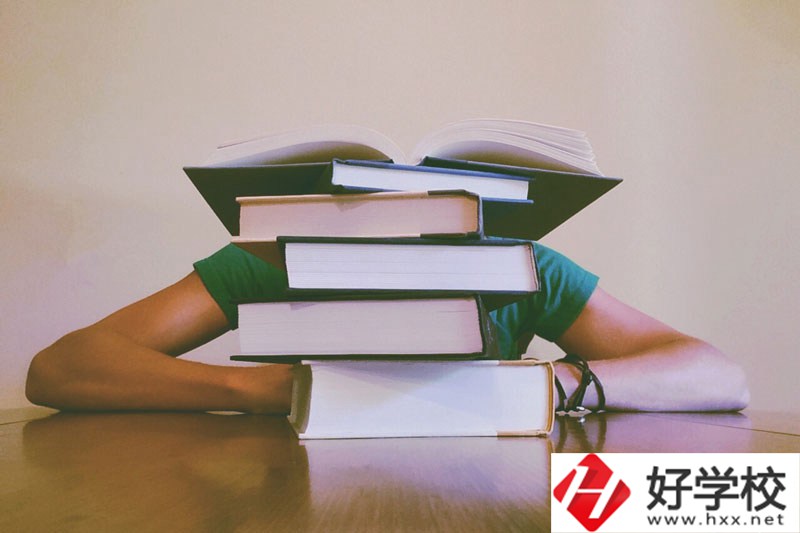 如何選擇一個適合自己的懷化中專學(xué)校？