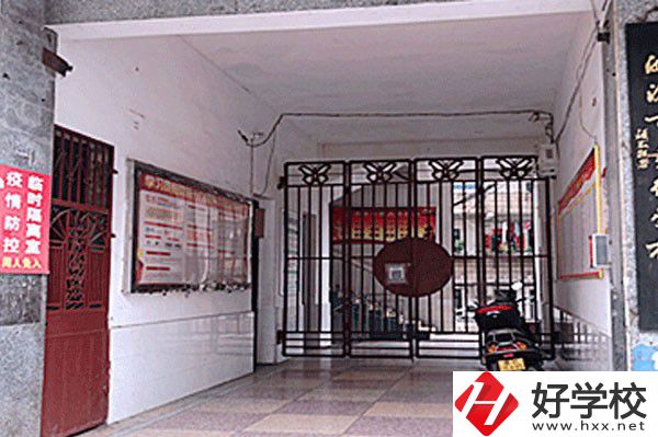 漣源市藝術(shù)學(xué)校是公辦還是民辦？學(xué)費(fèi)貴不貴？