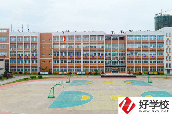湖南有哪些技工學(xué)校適合女孩子學(xué)習(xí)？