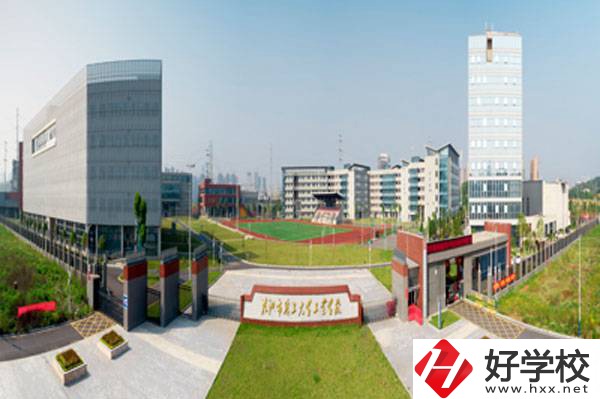 株洲市工業(yè)中等專業(yè)學(xué)校的環(huán)境怎么樣？師資如何？