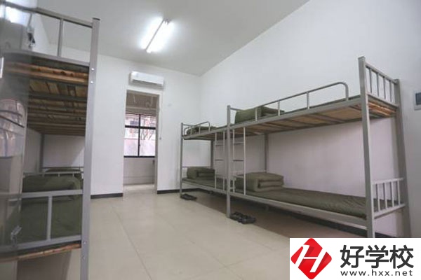 長沙湘都中等職業(yè)學校宿舍環(huán)境以及食堂環(huán)境怎么樣？