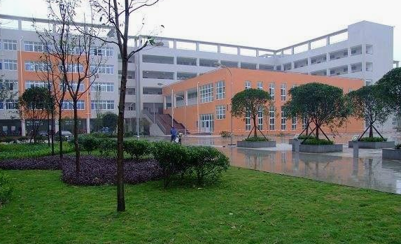 潼南縣恩威職業(yè)中學校