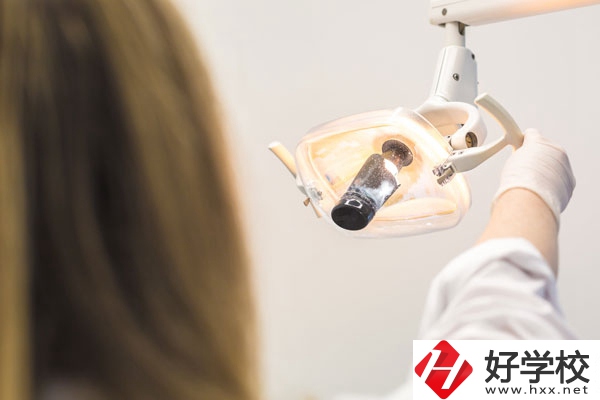 核工業(yè)衛(wèi)生學(xué)校護(hù)理專業(yè)值得學(xué)嗎？有沒(méi)有前途？