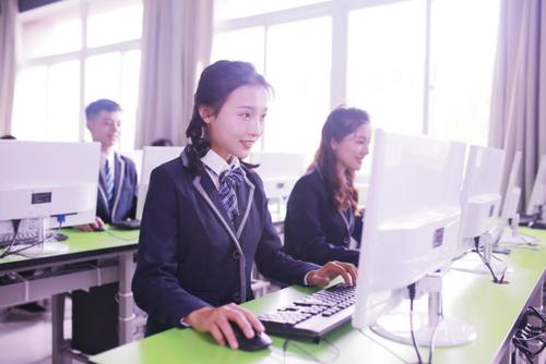 女生適不適合學計算機專業(yè)？