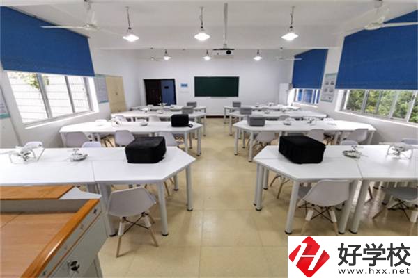 去湘潭鐵路工程學(xué)校怎么乘車(chē)？要帶什么資料？