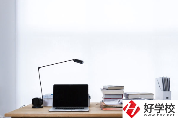懷化市工業(yè)中等專業(yè)學(xué)校讀哪些專業(yè)比較好？
