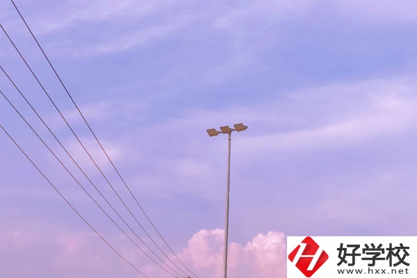 婁底市工貿(mào)職業(yè)中專學(xué)校怎么樣？
