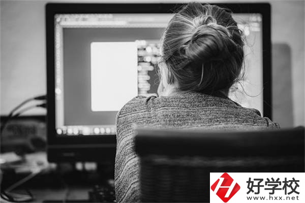 女生在湖南讀職高學(xué)什么專業(yè)好？可以參加高考嗎？