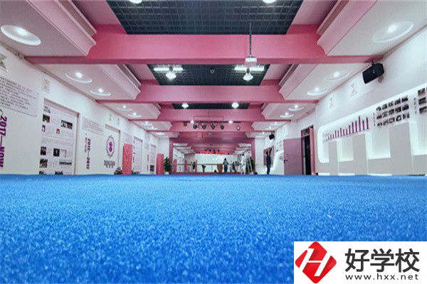 常德中山外語(yǔ)職業(yè)學(xué)校有哪些辦學(xué)特色？學(xué)費(fèi)貴嗎？