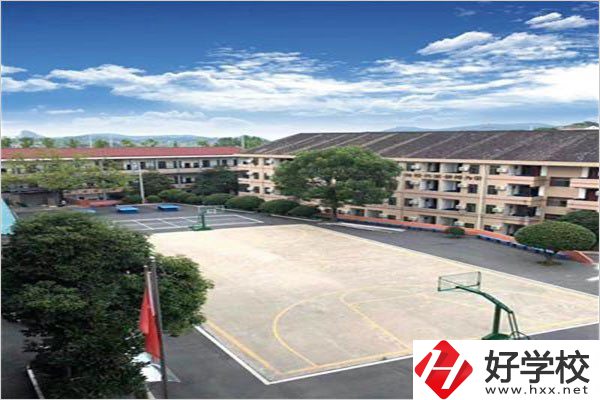 株洲市德才職業(yè)技術(shù)學校運動場