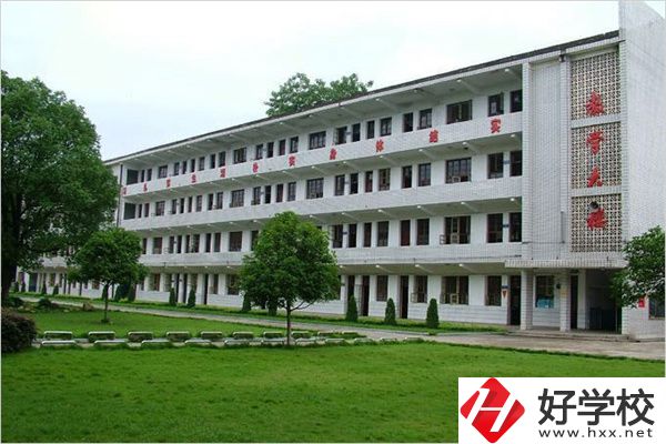 長(zhǎng)沙開(kāi)福區(qū)共有幾所中職學(xué)校？有沒(méi)有公辦的？