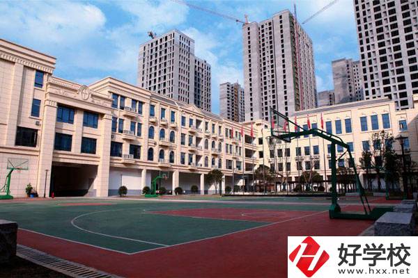 想在長(zhǎng)沙學(xué)中藥專業(yè)，推薦這所學(xué)校