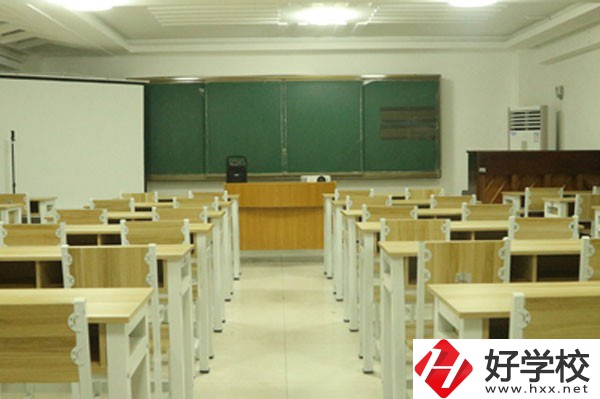 湖南長(zhǎng)沙藝術(shù)學(xué)校專業(yè)學(xué)費(fèi)是多少，有哪些助學(xué)政策？