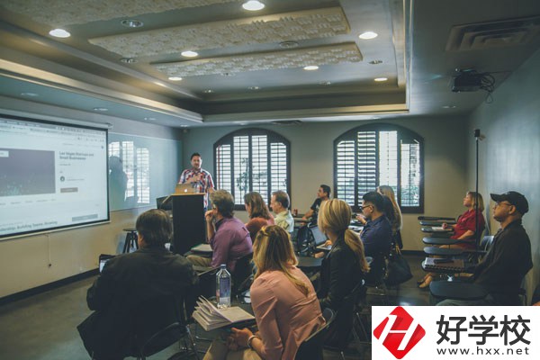 郴州有哪些公立的中專學(xué)校？專業(yè)有哪些？