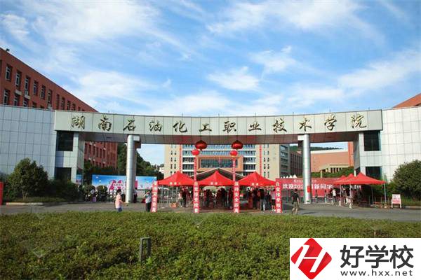 岳陽有哪些公辦大專招初中生？就業(yè)率高嗎？