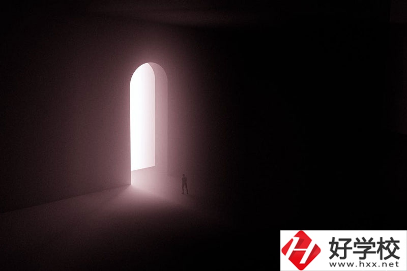 長(zhǎng)沙汽車工業(yè)學(xué)校是中專還是技校？