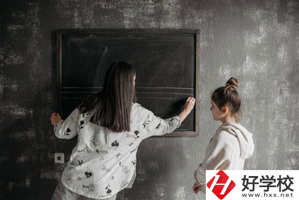 湖南省商業(yè)職業(yè)中等專業(yè)學(xué)校怎么樣？宿舍怎么樣？