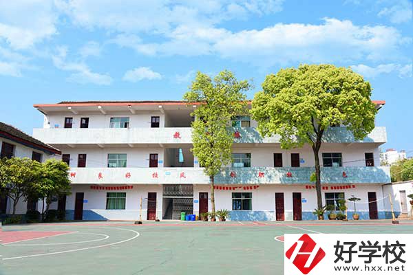 懷化有學(xué)舞蹈的中專學(xué)校嗎？招生人數(shù)多嗎？