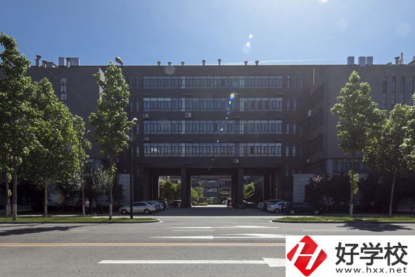株洲市工業(yè)中等專業(yè)學(xué)校怎么樣？