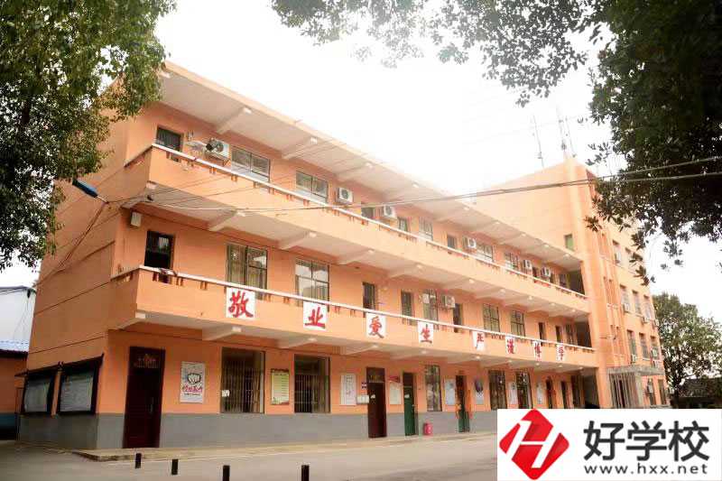 邵陽騰爵職業(yè)中專學(xué)校怎么樣？是軍事化管理嗎？