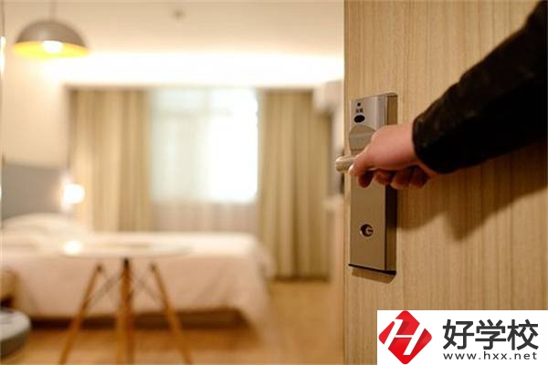 郴州有開設(shè)護(hù)理專業(yè)的中職嗎？哪些專業(yè)開設(shè)較多？