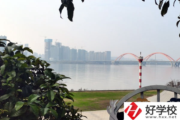 武岡市藍(lán)深職業(yè)技術(shù)學(xué)校怎么樣？就業(yè)前景如何？