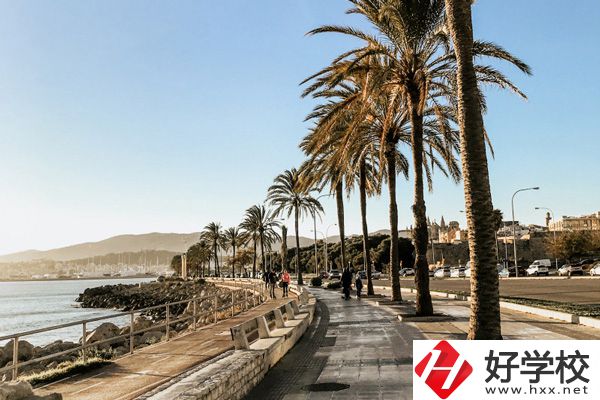 湖南醫(yī)藥職業(yè)中專是公辦還是民辦？可以學(xué)哪些專業(yè)？