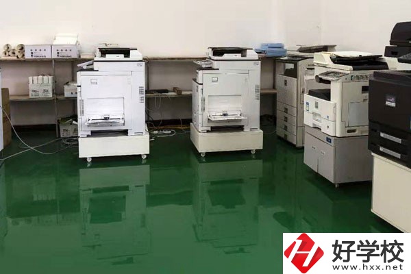 新化縣楚怡工業(yè)學校怎么樣，辦學條件好嗎？