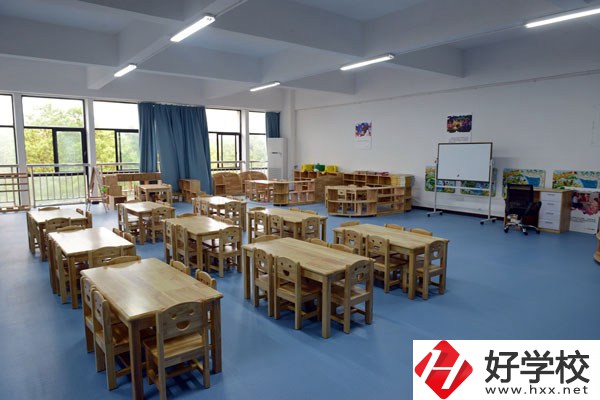 在湘潭工業(yè)貿(mào)易中專里能學哪些專業(yè)？就業(yè)方向是什么？