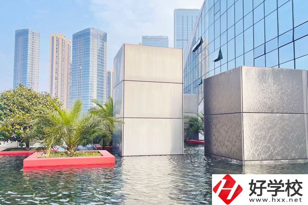 初中畢業(yè)想在邵陽讀中專，有什么好學(xué)校？