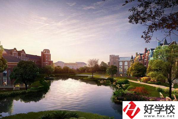 長(zhǎng)沙市拔萃中等職業(yè)學(xué)校環(huán)境怎么樣？是公辦還是民辦？