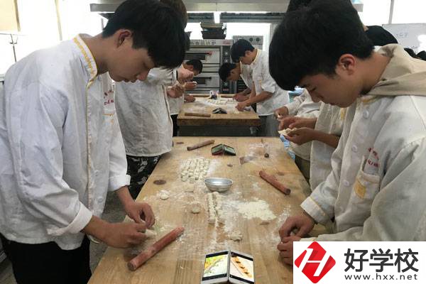 湖南懷化商業(yè)學校怎么樣？有哪些特色專業(yè)？