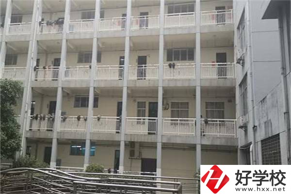 張家界有國家重點的中專學校嗎？學費要多少？