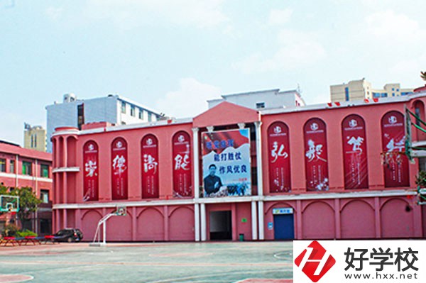 長沙環(huán)球職業(yè)中專學(xué)?；@球場