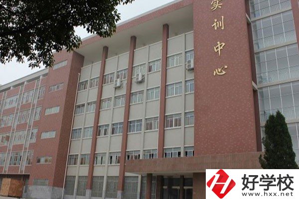 岳陽(yáng)市高級(jí)技工學(xué)校有哪些辦學(xué)特色？