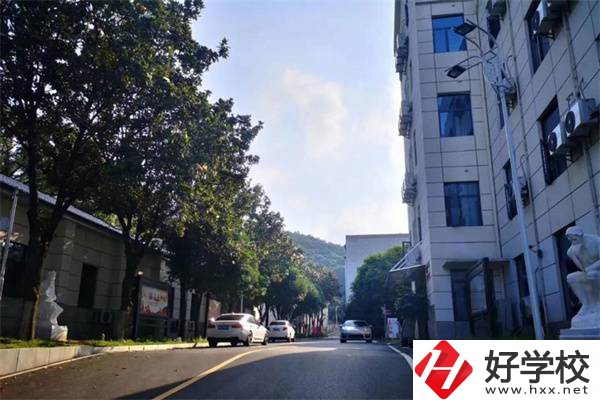 湖南有國家正規(guī)民辦技校嗎？民辦技校真的不值得讀嗎？