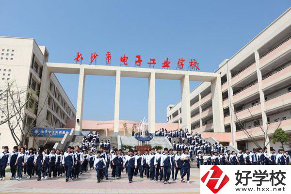 外地的學(xué)生能讀長沙市電子工業(yè)學(xué)校嗎？